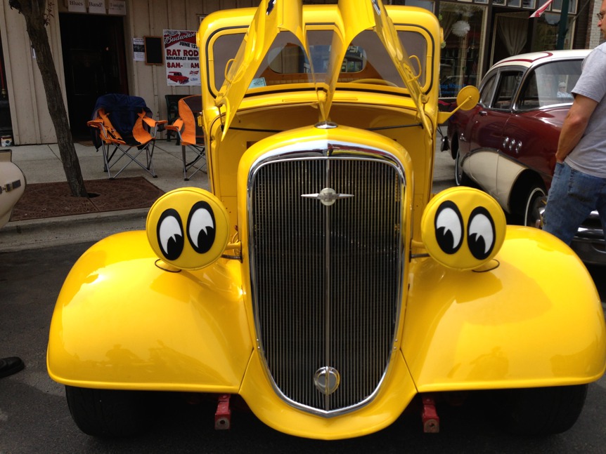 Tweety-bird vintage car