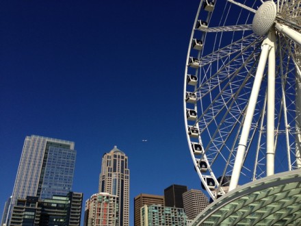 Seattle Ferris wheel in the sunshine