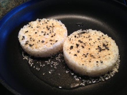 Rice Cakes fried with sesame seeds.